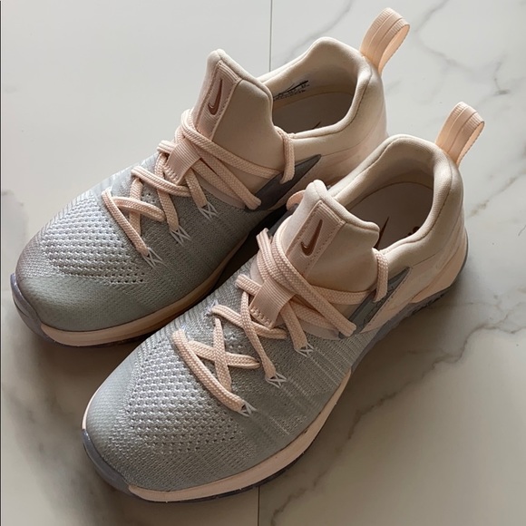 NWT Nike Metcon flyknit 3 metallic - Picture 3 of 8